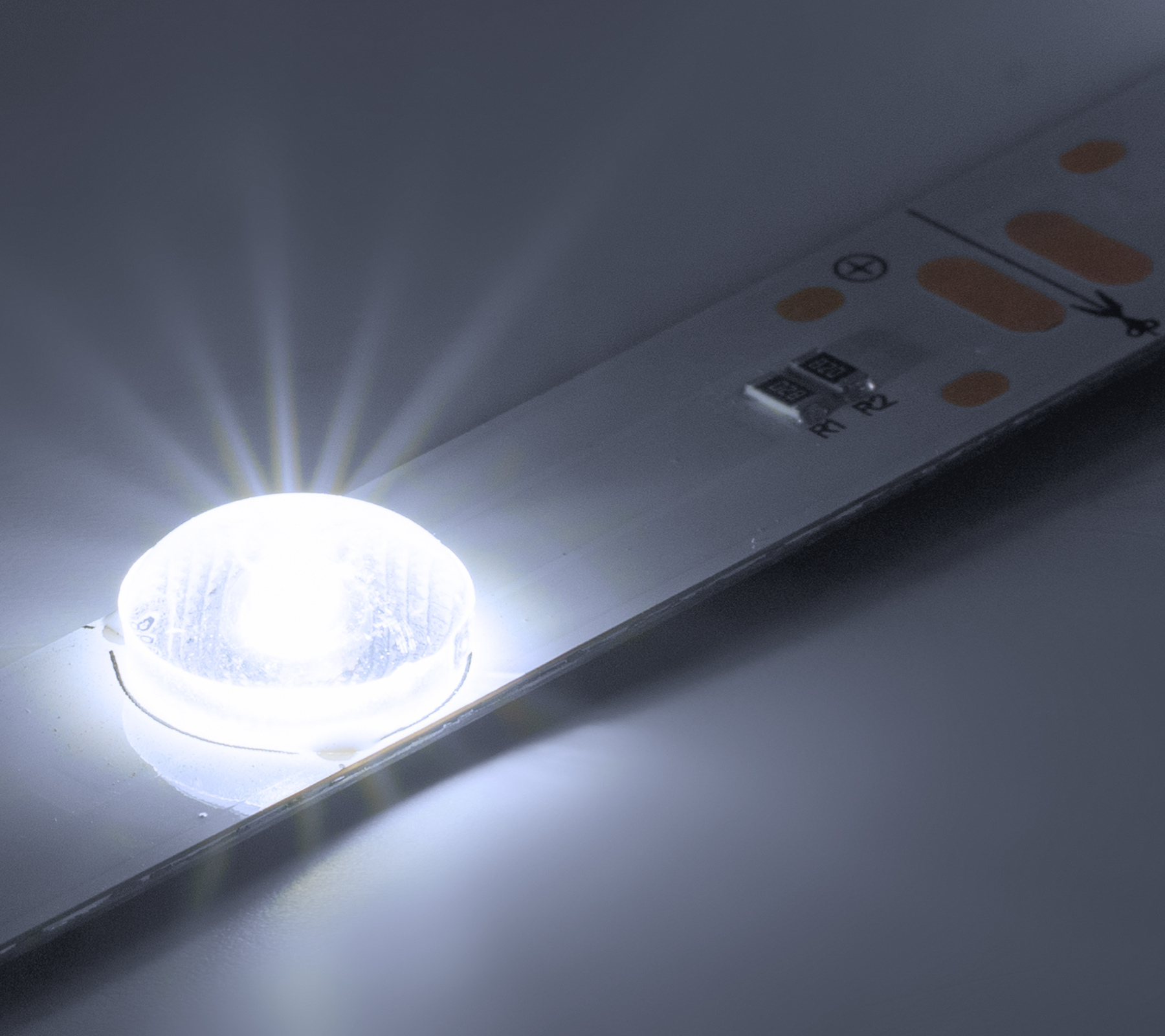 Светодиодная линейка фронтальная 12SMD2835, 12В, с линзами, 6500-7000K